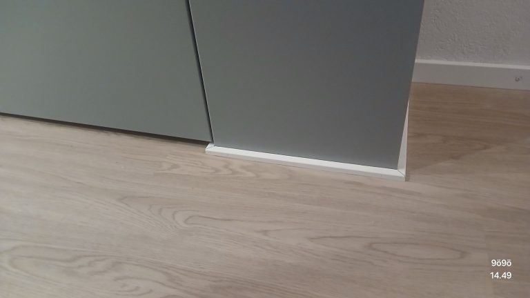 Pienen kylpyhuoneen remontti Helsingissä: tilaa säästävät ratkaisut ilman kompromisseja